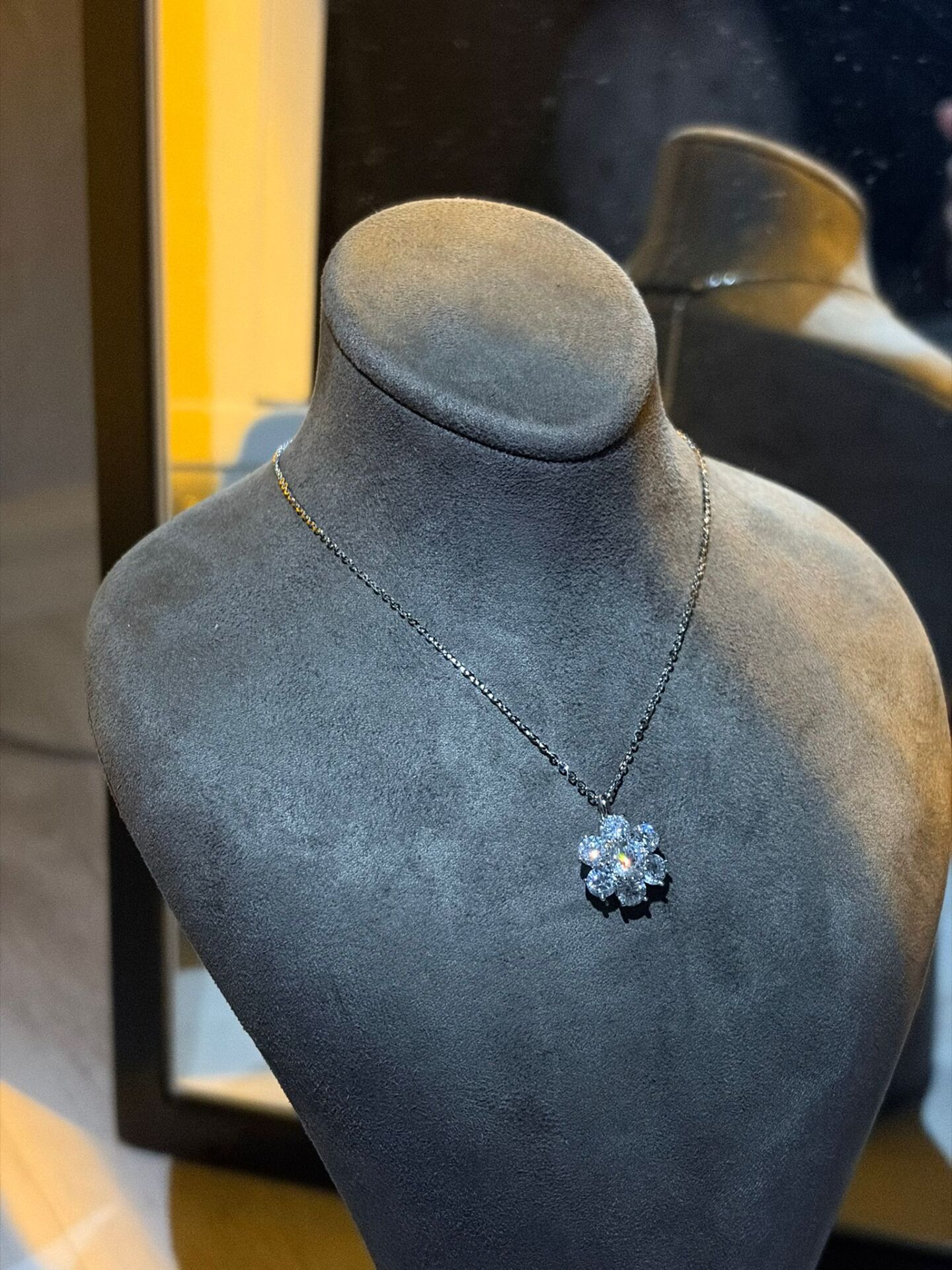 Gümüş İthal Çiçek Kolye